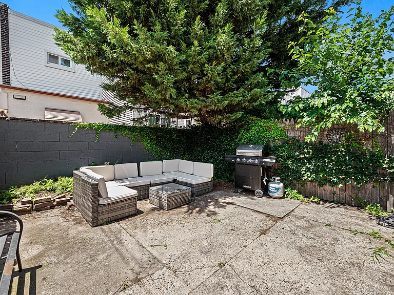 1334 E Hewson St — Photo 14
