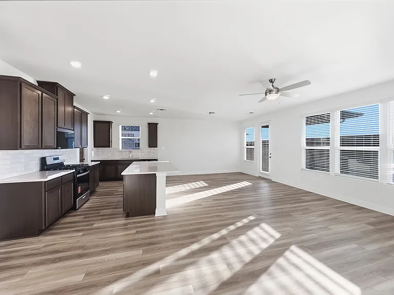 622 Saxony Dr — Photo 12