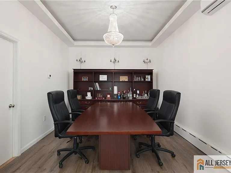 215 Washington Rd — Photo 20