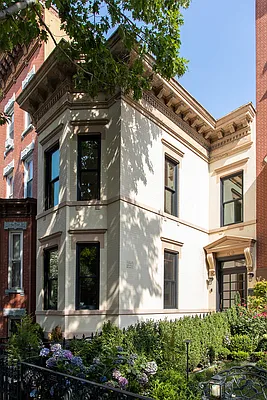 Sold by Compass | media 18