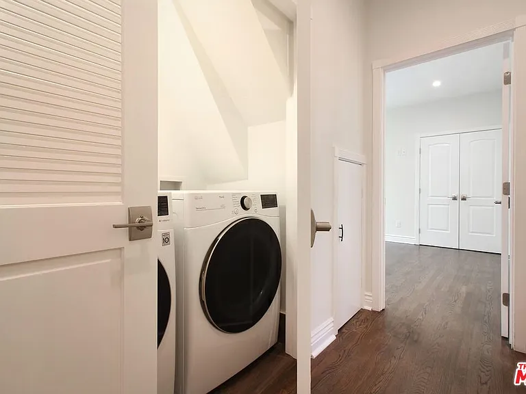 442 S Roxbury Dr #A — Photo 17