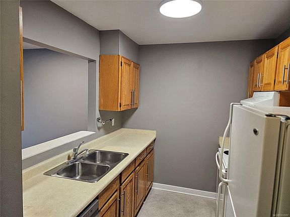 4th image of 9923 7th St #4