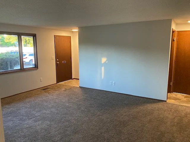 3125 W Indian Trail Rd — Photo 15