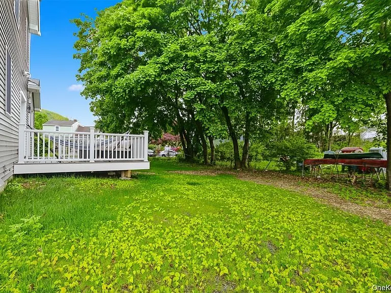 33 Howland Ave — Photo 30
