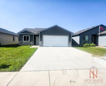 1913 E Prairie View Dr, Garden City, KS, 67846
