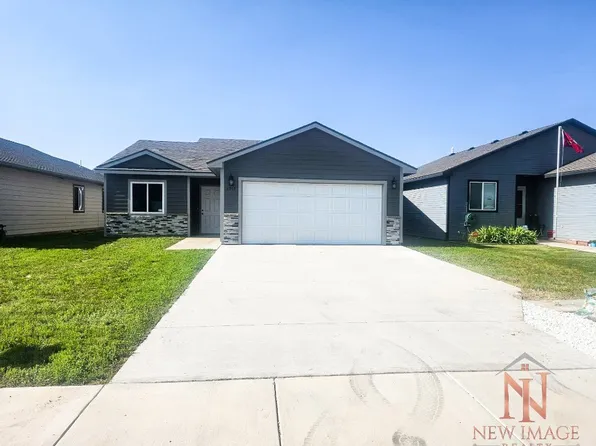 1913 E Prairie View Dr, Garden City, KS 67846
