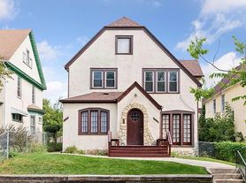 2630 Dupont Ave N, Minneapolis, MN