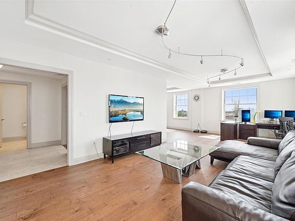 3rd image of 232 N Kingshighway Blvd APT 1210