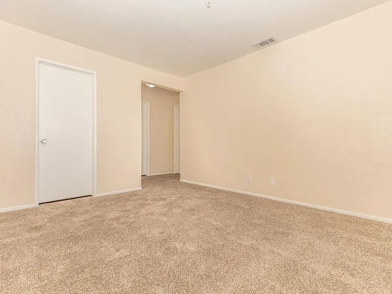 Desert Heights Apartment Homes — Photo 28