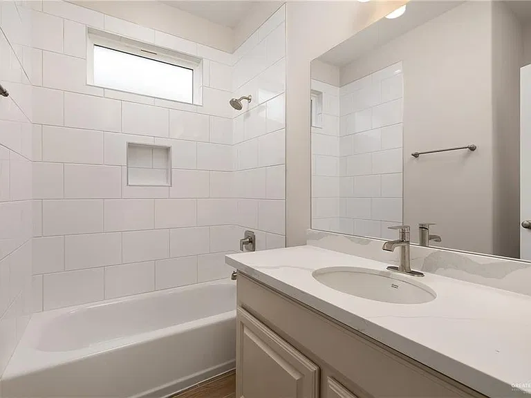 10333 N 15th St — Photo 13