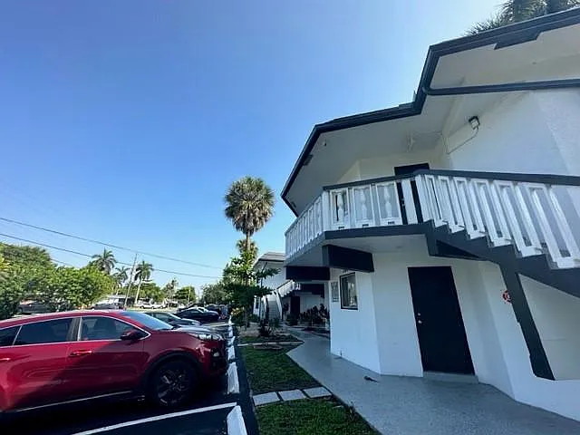 2401 NW 9th Ave #3 — Photo 10