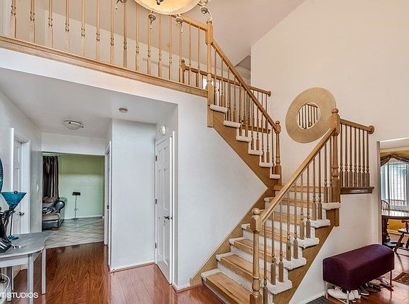 2nd image of 16922 Marilyn Dr
