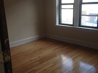 2052 W Roscoe St #1, Chicago, IL 60618