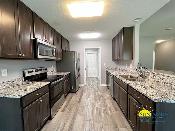 5th image of 5802 Dogwood Dr E