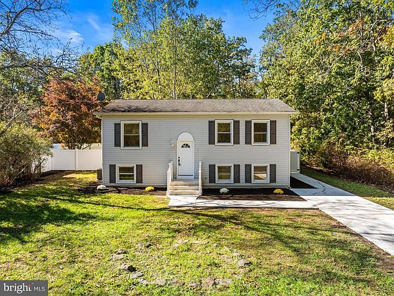 3rd image of 716 6th Rd