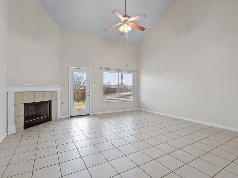 652 Dark Horse Ln — Photo 11