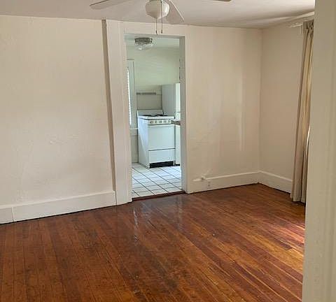 2nd image of 316 11th Ave NE APT 4