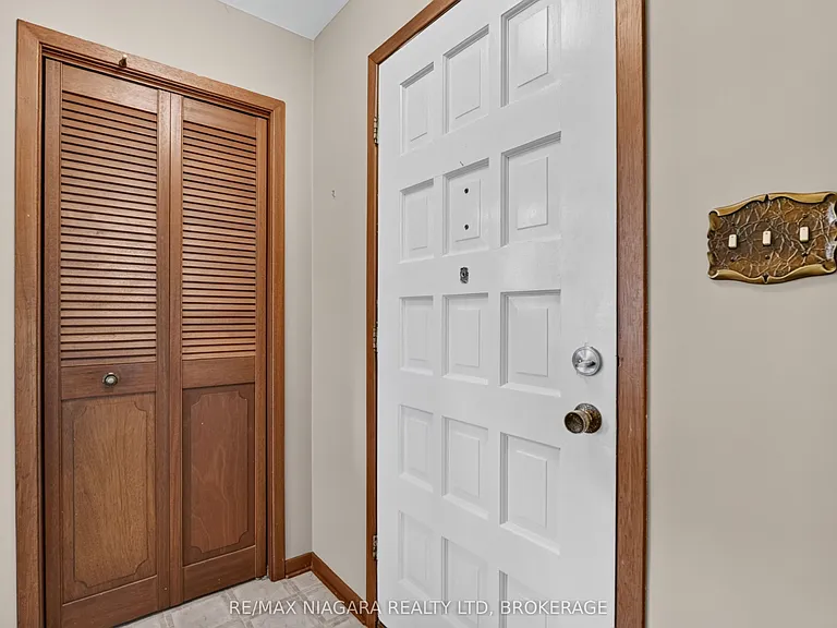 5777 Sunnylea Cres — Photo 8