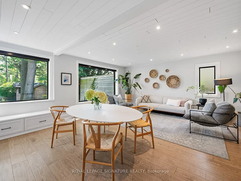 74 Fallingbrook Dr — Photo 16