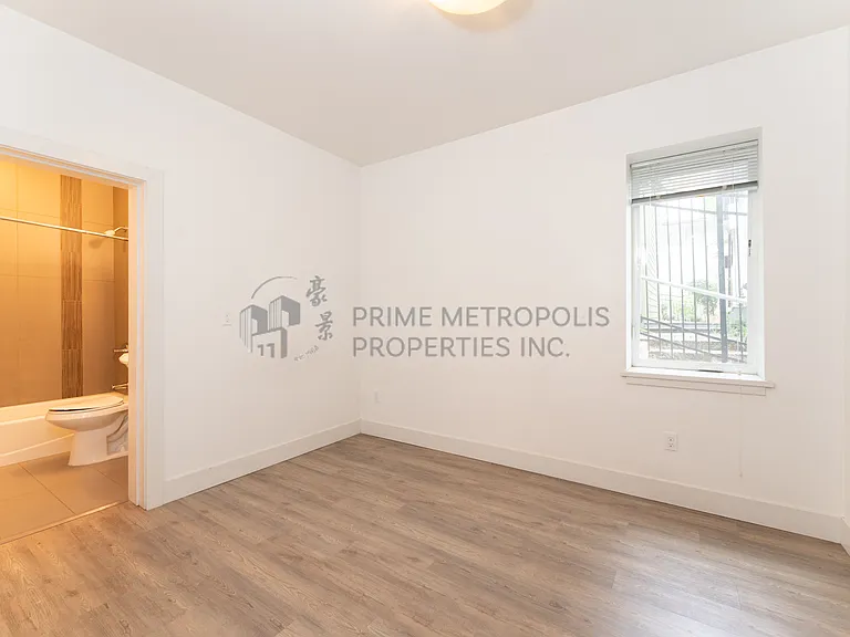 220 23rd Ave E #100 — Photo 9
