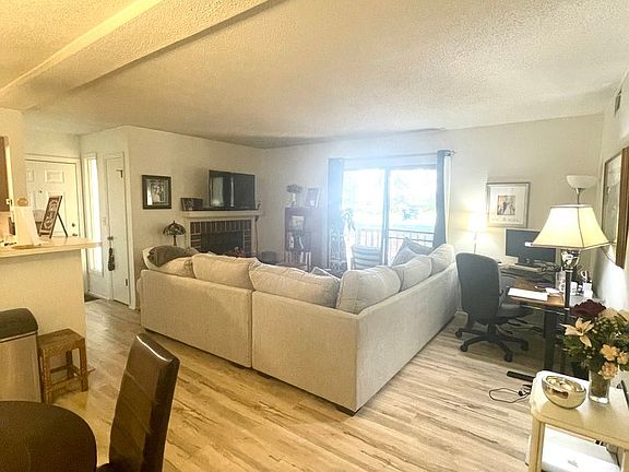 3rd image of 1054 Anna Knapp Blvd APT 1D