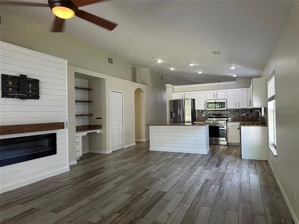 4 bed, 2.0 bath, 1990 sqft, $2,600 — Photo 4
