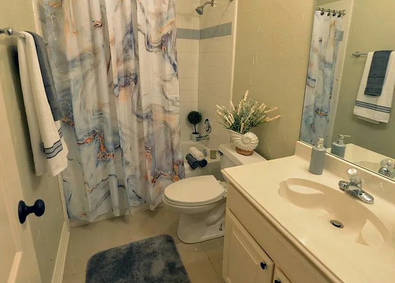 Yet another of the 3 1/2 baths