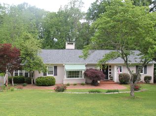 812 Lake Boone Trl, Raleigh, NC 27607