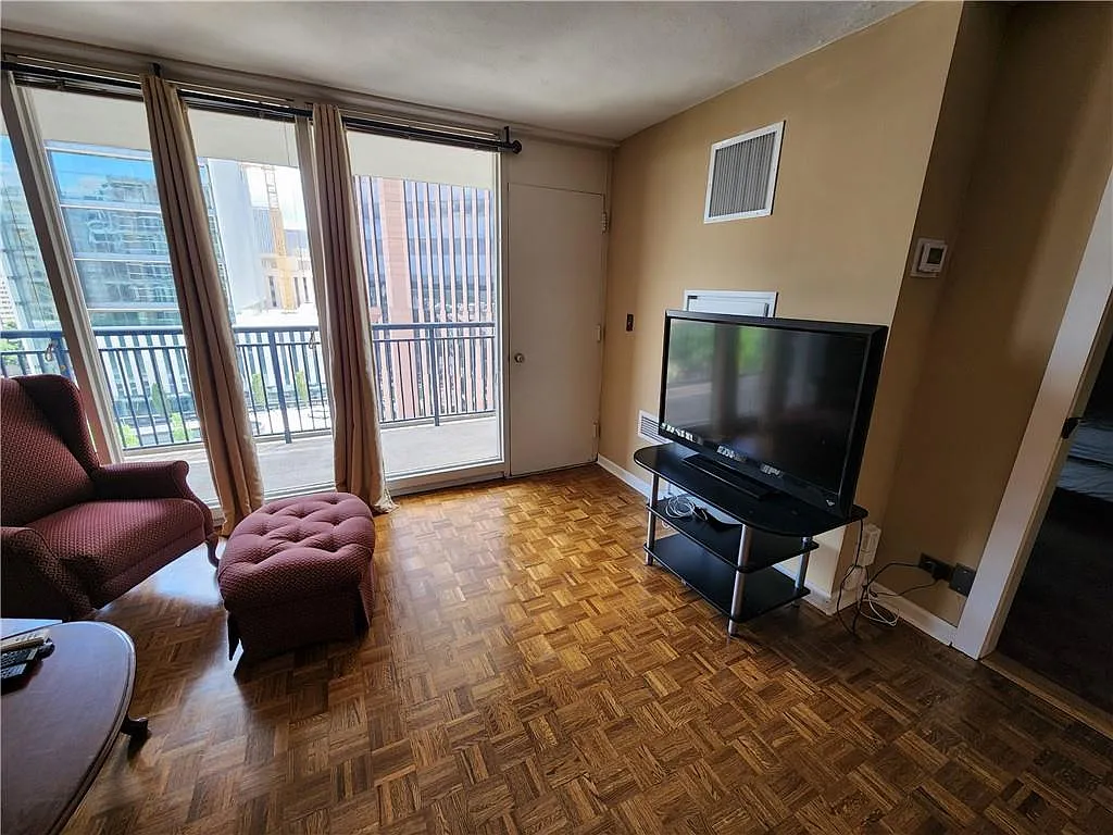 2 bed, 1.0 bath, 992 sqft, $1,795 — Photo 3