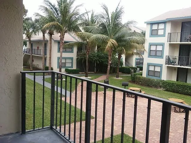 2 bed, 2.0 bath, 728 sqft, $1,895 — Photo 3