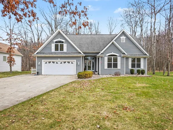 7604 Regency Ln, Stanwood, MI 49346