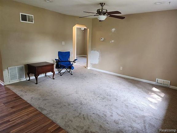 4th image of 314 W Clarkston Rd