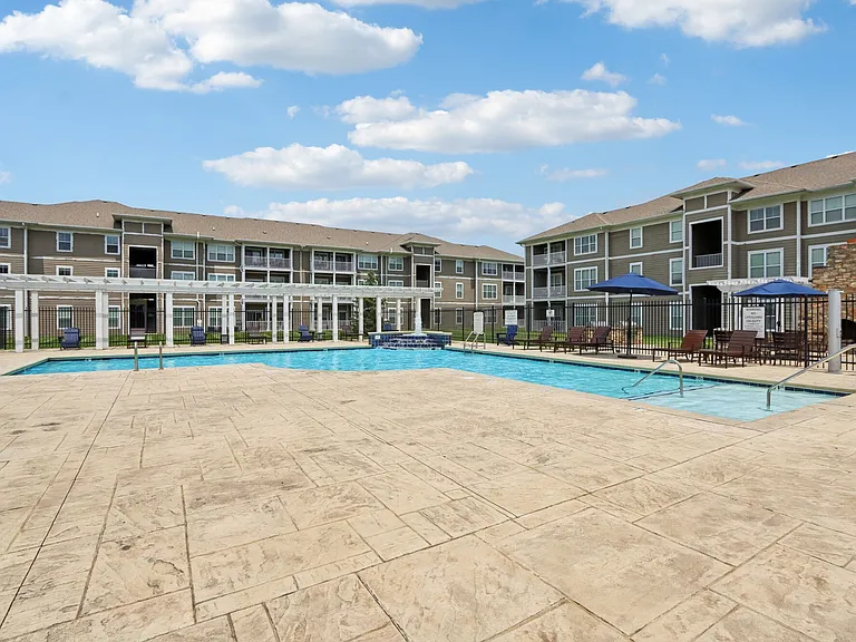Burkart Crossing Apartments — Photo 42