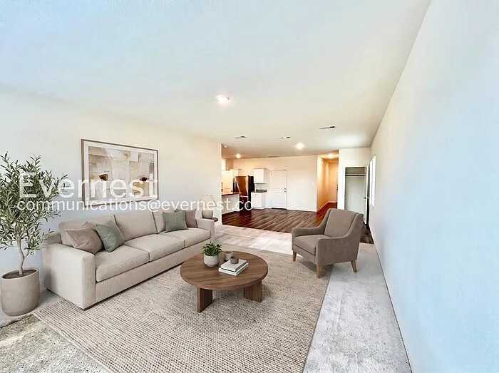 5 bed, 3.0 bath, 2616 sqft, $2,495 — Photo 3