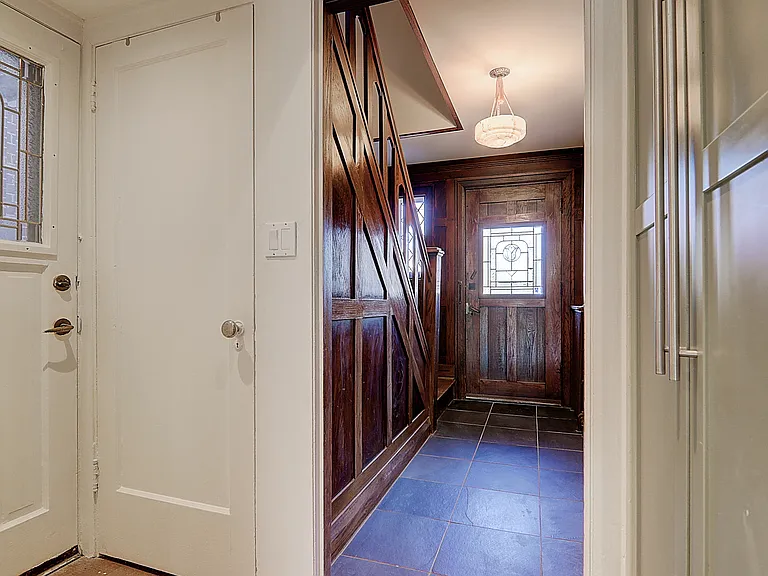 138 Fallingbrook Rd — Photo 32