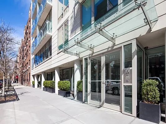 Sold by Sotheby's International Realty | media 10