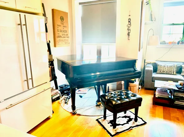 138 Edgecombe Avenue image 2 of 11