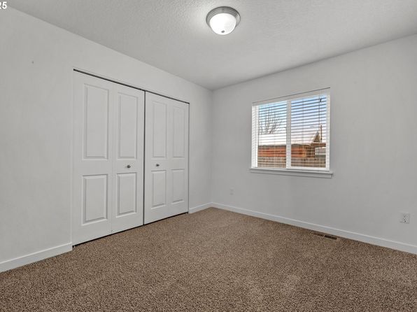 salem-oregon-2101567058 picture