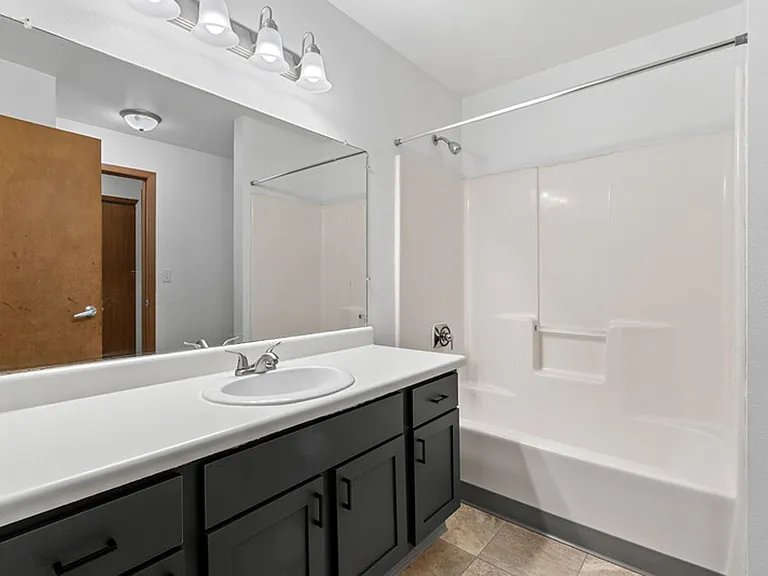 City View Apartments — Photo 42