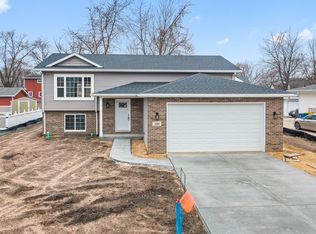 708 N Woodlawn Ave, Griffith, IN 46319