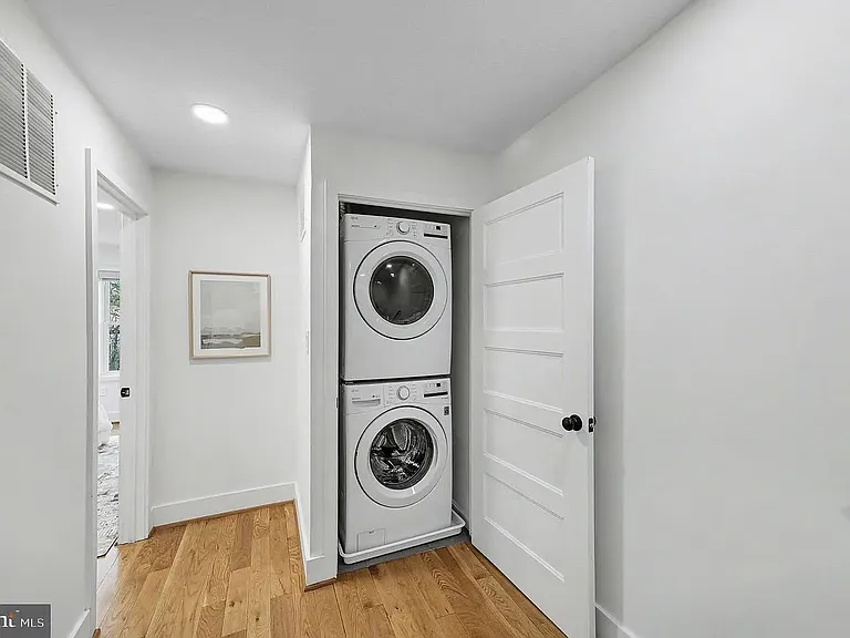 1427 Parkwood Pl NW — Photo 21