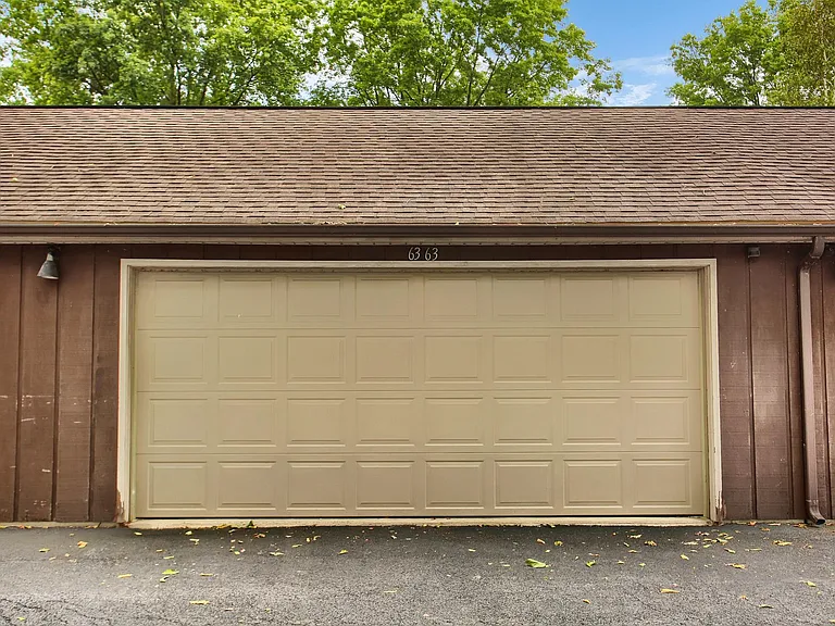 Oversize 2.5 Car Garage with Plenty Storage