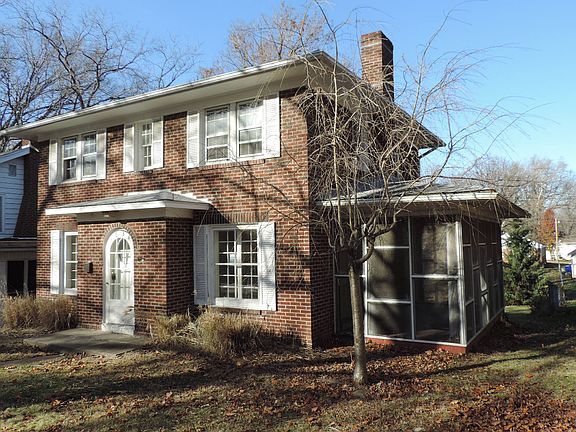 SIDE WITH SCREENED PORCH