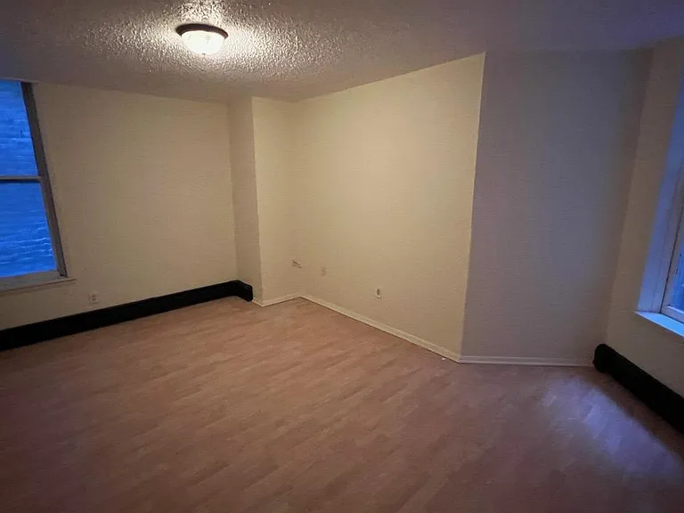 2139 White St — Photo 4