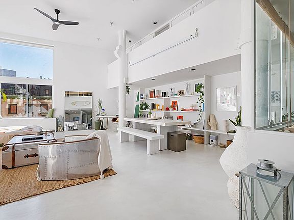 3rd image of 354 Broome St APT 4C