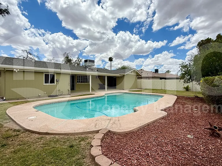 2436 E Fairmont Dr — Photo 21