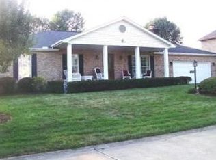 114 Willowood Cir, Hurricane, WV