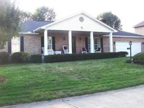 114 Willowood Cir, Hurricane, WV 25526