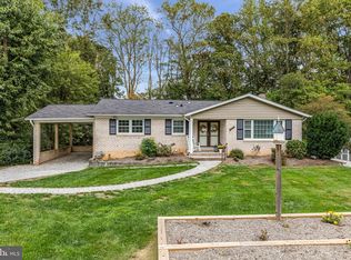 6801 Houndmaster Rd, Springfield, VA 22152