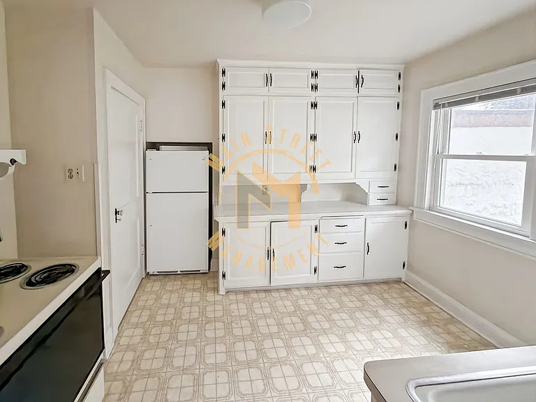 520 Henry St — Photo 6